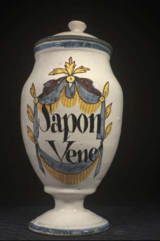 Copa farmacéutica con tapa de barro vidriado... (Producción: Siglo XVIII)